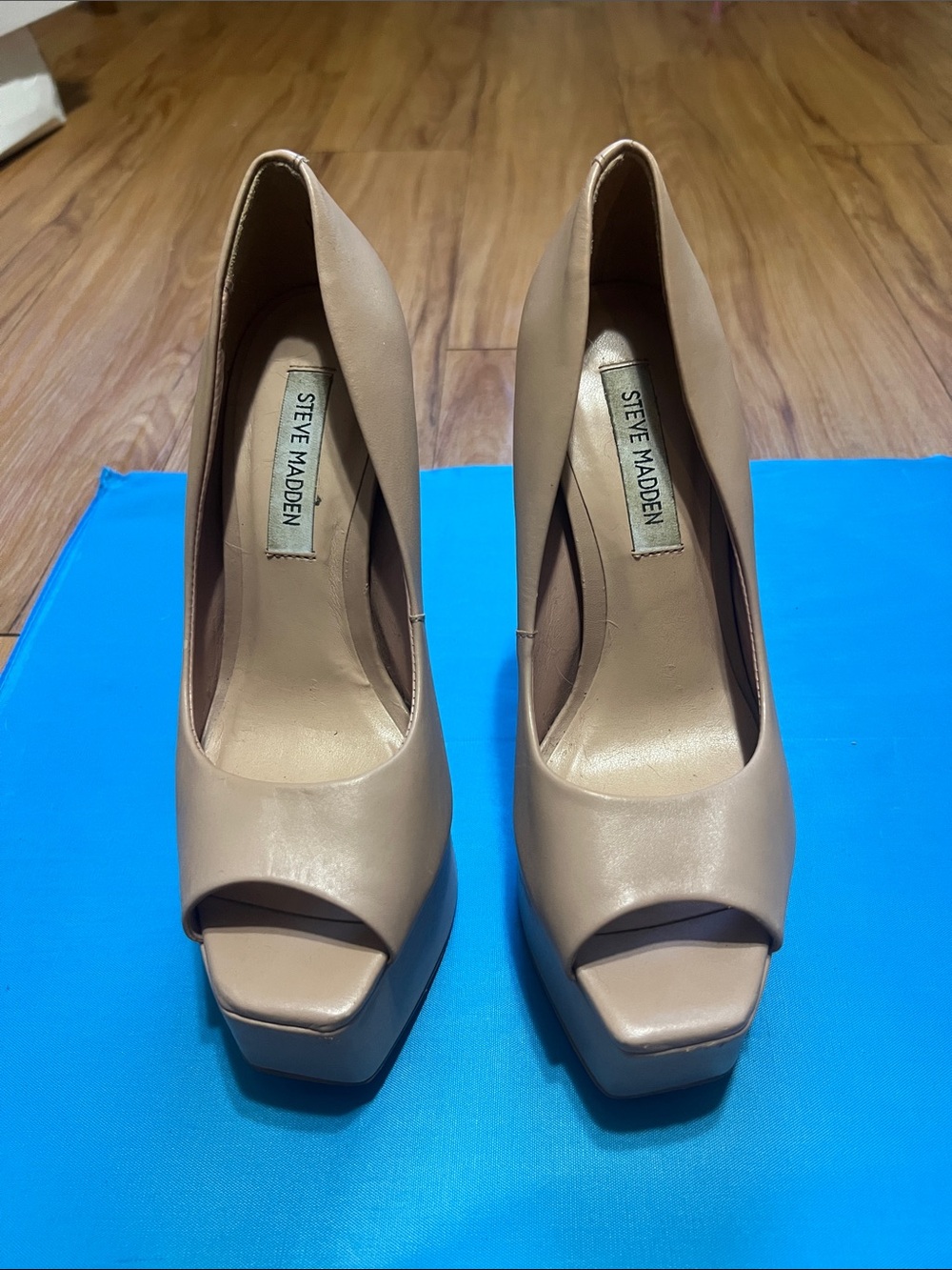 Steve Madden Beige Peep-Toe Platform Pumps